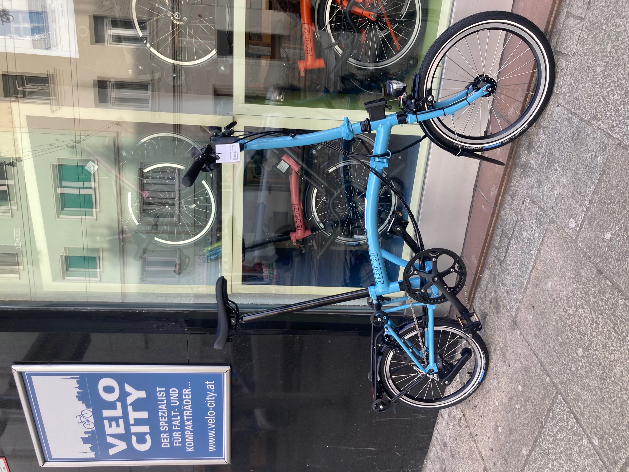 Brompton C-Line metallic blue